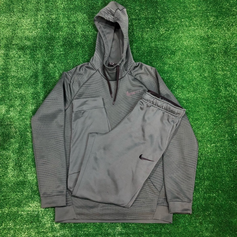 Nike Mens Therma Training Pullover Hoodie & Pants